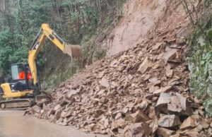 Nuova frana lungo la SP 8 in Provincia della Spezia Nuova frana lungo la SP 8 in Provincia della Spezia