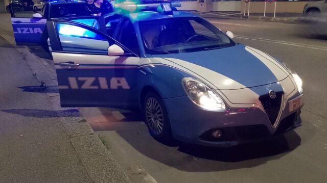 Circolano con il parabrezza lesionato e attrezzi da scasso: denunciati Circolano con il parabrezza lesionato e attrezzi da scasso: denunciati