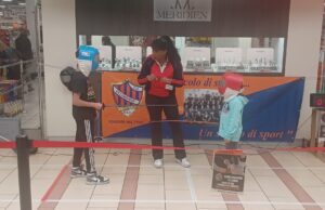 Le Serre Village, tutti in fila in punta di spada con il Club Scherma Le Torri Tutti in fila in punta di spada a Le Serre Village con il Club Scherma Le Torri dell’ U.S. Villanovese ASD, giovani e adulti