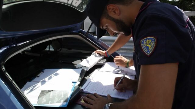 A12, fermato con oltre 2 quintali di cibo etnico deperibile A12, fermato con oltre 2 quintali di cibo etnico deperibile