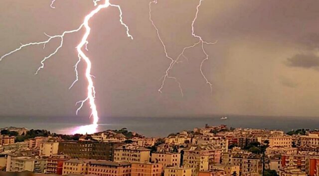 Allerta meteo: i dettagli dei divieti del Coc di Genova. Salis: domani scuole aperte Allerta meteo: i dettagli dei divieti del Coc di Genova. Salis: domani scuole aperte