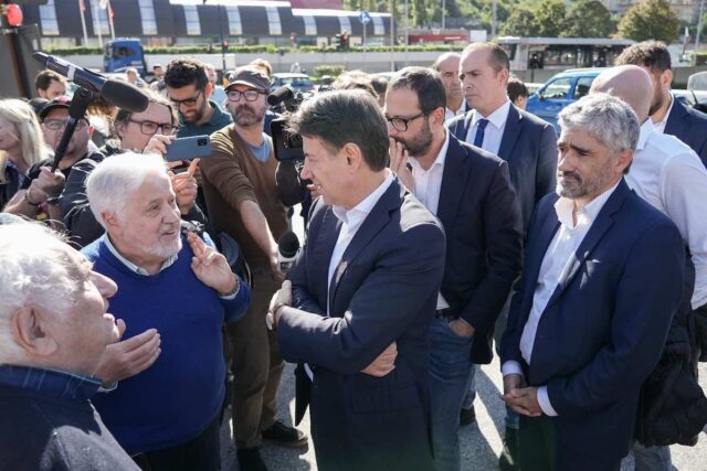 giuseppe conte a genova Conte (M5S): Nessun Problema a Chiudere la Campagna con Schlein