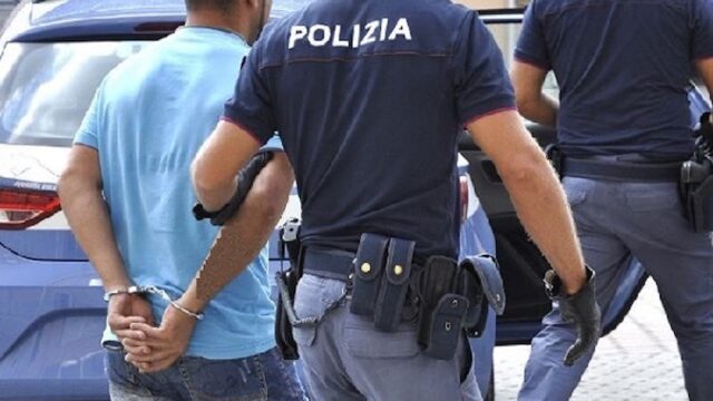 polizia arresto migranti