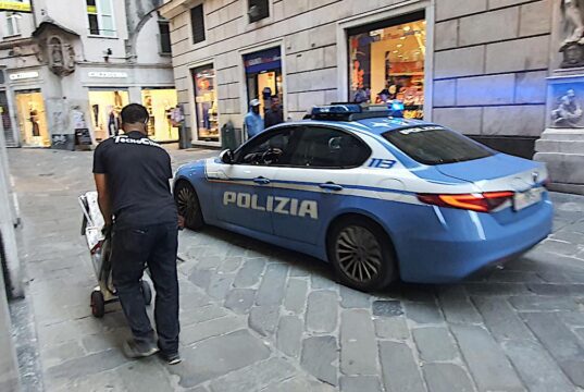 Genova, droga nascosta negli slip: arrestati due fratelli Genova, droga nascosta negli slip: arrestati due fratelli