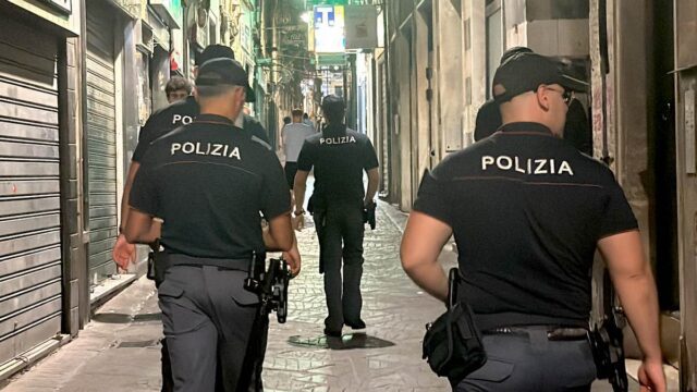 Controlli intensificati a Genova: due senegalesi denunciati dalla Polizia