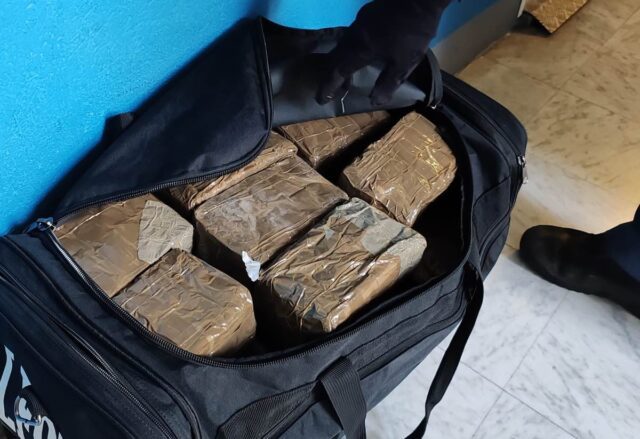 Ventimiglia: arrestato automobilista tunisino con 25 kg di hashish alla frontiera Ventimiglia: arrestato automobilista tunisino con 25 kg di hashish alla frontiera