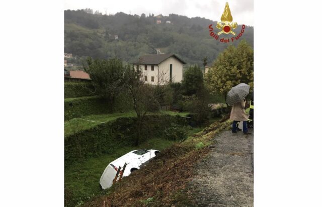 Ceranesi, finisce nella scarpata con il furgone Ceranesi, finisce nella scarpata con il furgone