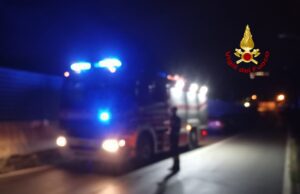 Sarzana, incendio di sterpaglie nella notte alimentato dal forte vento Sarzana, incendio di sterpaglie nella notte alimentato dal forte vento