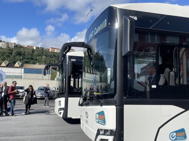 Crisi AMT Genova, lunedì vertice in Comune con i sindacati Crisi AMT Genova, lunedì vertice in Comune con i sindacati