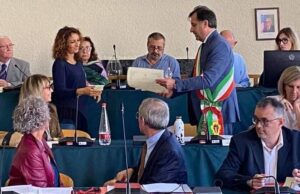 Savona, cittadinanza onoraria a Julian Assange consegnata ad Assostampa ligure