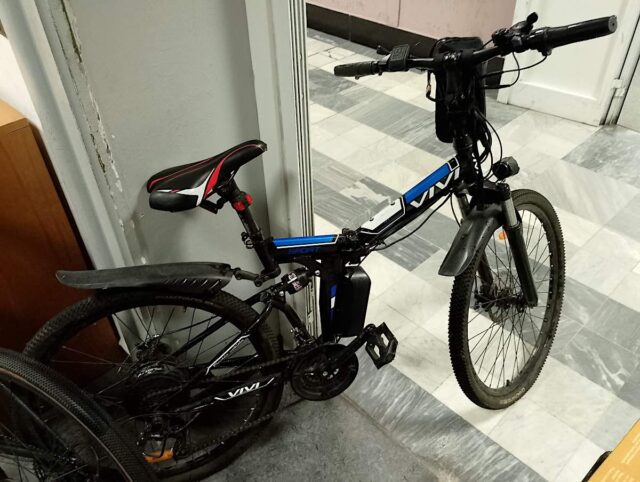 Genova, Polizia ritrova bicicletta rubata e scopre droga e contanti: arrestato 25enne con 130 grammi di hashish e 4000 euro Genova, Polizia ritrova bicicletta rubata e scopre droga e contanti: arrestato 25enne con 130 grammi di hashish e 4000 euro