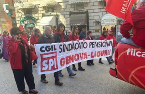 Pensionati in corteo contro la legge di bilancio: usati come bancomat Pensionati in corteo contro la legge di bilancio: Usati come bancomat