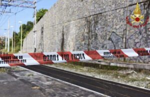 Tragedia a Diano Marina, donna investita da treno: traffico bloccato Tragedia a Diano Marina, donna investita da treno: traffico bloccato