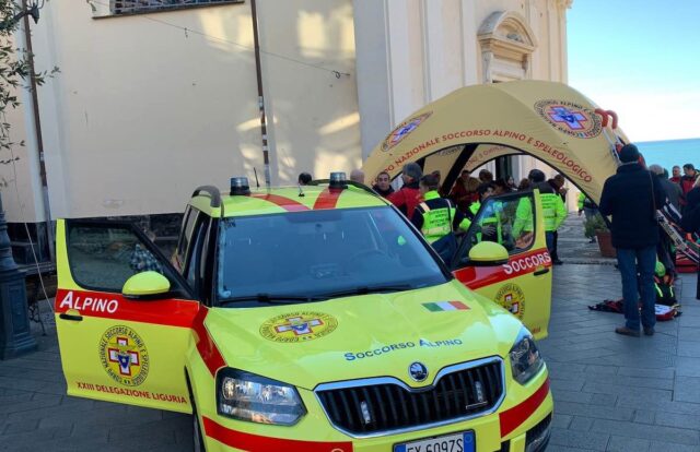 Inaugurato il nuovo mezzo del Soccorso Alpino a Bogliasco Inaugurato il nuovo mezzo del Soccorso Alpino a Bogliasco