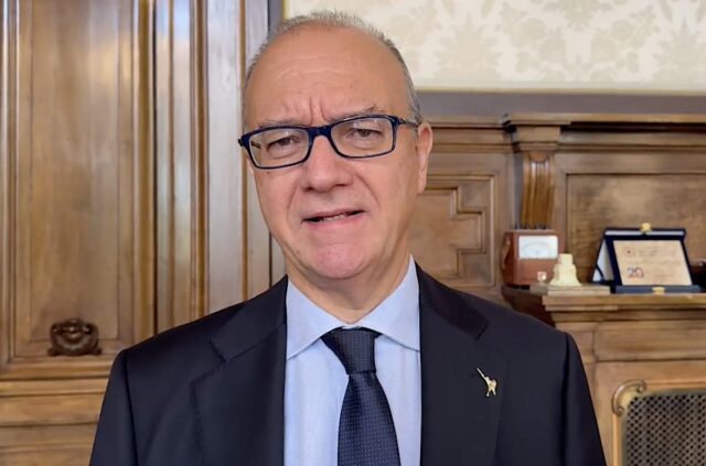 Scuola: firmato decreto da 12,8 milioni per l'integrazione degli studenti stranieri Scuola: firmato decreto da 12,8 milioni per l'integrazione degli studenti stranieri