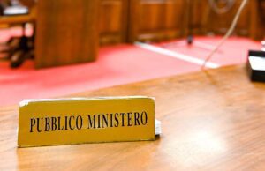 Pm genovese Longo schierato col Pd? FdI: inaccettabile. Ma l’Anm lo difende