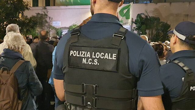 Centro Storico di Genova, due tentativi di furto sventati dalla Polizia Locale in 24 ore Centro Storico di Genova, due tentativi di furto sventati dalla Polizia Locale in 24 ore