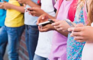 L’Australia è avanti: social vietati agli under 16. Multe fino a 50 milioni di dollari