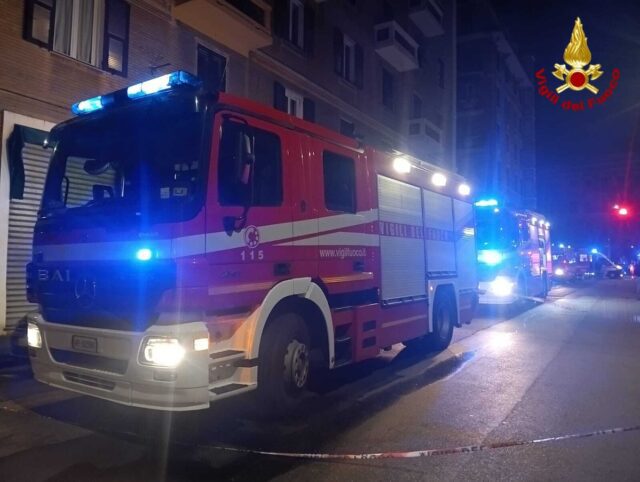 Urbe: incendio in un'abitazione, fiamme dal camino nella notte Urbe: incendio in un'abitazione, fiamme dal camino nella notte