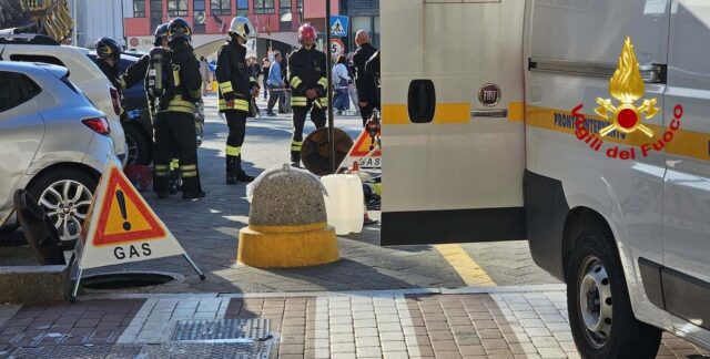 Caricamento, fuga di gas da una tubatura: sul posto i VVF Caricamento, fuga di gas da una tubatura: sul posto i VVF