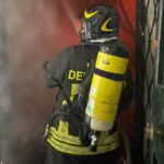 Incendio nella notte a Savona in un appartamento: donna ricoverata per inalazione di fumo