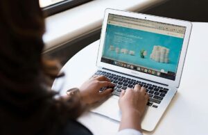 Come scegliere un’agenzia web per la tua attività: guida e consigli Come scegliere un'agenzia web per la tua attività: guida e consigli