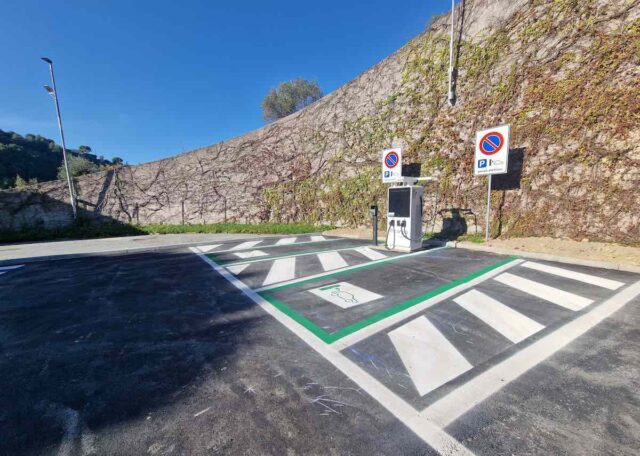 A10 Savona - Ventimiglia_ Nuova colonnina ricarica elettrica_Area di servizio Castellaro A10 Savona-Ventimiglia: attivate nuove colonnine di ricarica per veicoli elettrici