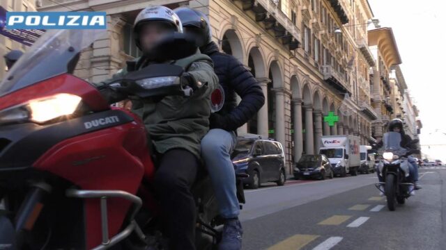 Rapina nel Centro Storico di Genova: arrestati tre minorenni stranieri Rapina nel Centro Storico di Genova: arrestati tre minorenni stranieri