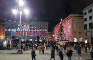 Luci di Natale: tra presepi, canti e l’accensione dell’albero a De Ferrari Luci di Natale: tra presepi, canti e l’accensione dell’albero a De Ferrari