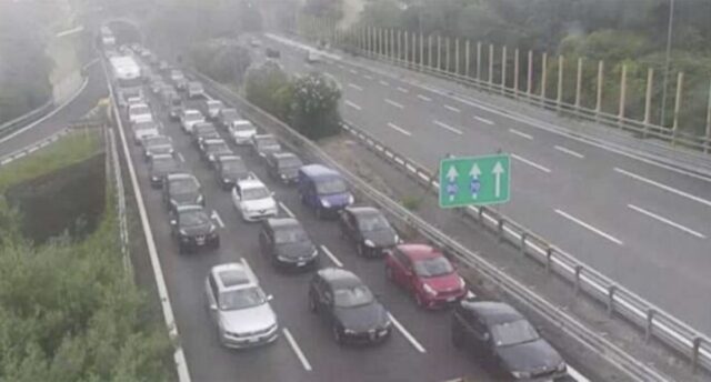 Tamponamento tra tre auto sulla A10: traffico in tilt verso Ponente