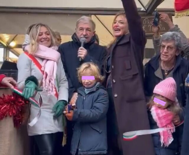 Inaugurato Mercatino di San Nicola dal presidente Bucci Inaugurato Mercatino di San Nicola dal presidente Bucci