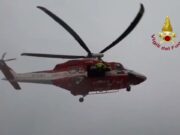 Auto vola nel burrone a Mezzanego: vigile del fuoco ferito durante il salvataggio Auto vola nel burrone a Mezzanego: vigile del fuoco ferito durante il salvataggio