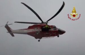 Auto vola nel burrone a Mezzanego: vigile del fuoco ferito durante il salvataggio Auto vola nel burrone a Mezzanego: vigile del fuoco ferito durante il salvataggio