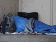 Senzatetto trovata morta sotto i portici di via Fieschi: Salis e Lodi parlano di un dramma che sconvolge la città Senzatetto trovata morta sotto i portici di via Fieschi: Salis e Lodi parlano di un dramma che sconvolge la città