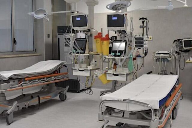 Sta migliorando la donna caduta dal quarto piano di un appartamento