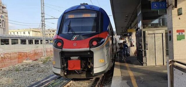 Sciopero treni del 21 ottobre: stop tecnico di 24 ore, ma i convogli viaggeranno regolarmente Sciopero treni del 21 ottobre: stop tecnico di 24 ore, ma i convogli viaggeranno regolarmente