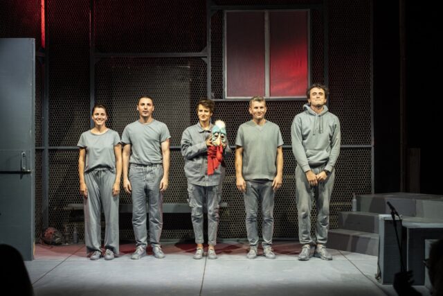 Riparte il Teatro della Tosse di Genova L'estinzione della razza umana-Cast-Foto di Luigi De Palma