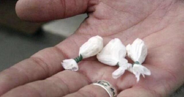 Spaccio di droga a Genova, arrestato 18enne con hashish e cannabis in casa Spaccio di droga a Genova, arrestato 18enne con hashish e cannabis in casa