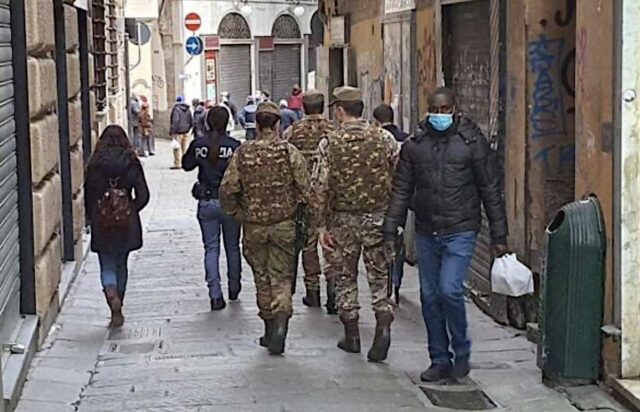 La Polizia effettua un servizio anticrimine nel Centro Storico La Polizia effettua un servizio anticrimine nel Centro Storico