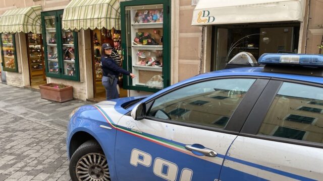 Controlli straordinari nel cuore di Prè: sanzioni e sequestri Controlli straordinari nel cuore di Prè: sanzioni e sequestri
