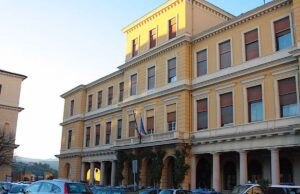 Ventimiglia, chiuso esercizio commerciale per 5 giorni: sequestri e irregolarità Ventimiglia, chiuso esercizio commerciale per 5 giorni: sequestri e irregolarità