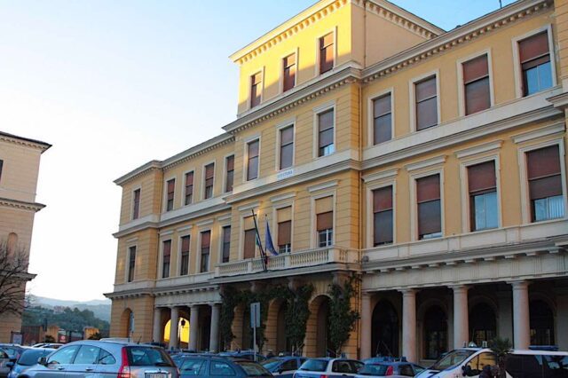 Ventimiglia, chiuso esercizio commerciale per 5 giorni: sequestri e irregolarità Ventimiglia, chiuso esercizio commerciale per 5 giorni: sequestri e irregolarità