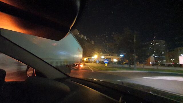 tir incastrato camionale Tir incastrato a Genova Campi: traffico in tilt e strade chiuse dopo l’incidente