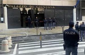 Revenge porn e stalking: 64enne a processo per avere perseguitato l’ex e diffuso le sue foto intime Revenge porn e stalking: 64enne a processo per aver perseguitato l’ex e diffuso le sue foto intime
