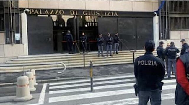 Revenge porn e stalking: 64enne a processo per aver perseguitato l’ex e diffuso le sue foto intime Revenge porn e stalking: 64enne a processo per aver perseguitato l’ex e diffuso le sue foto intime