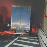 Camion in fiamme sull’A10: traffico bloccato e code verso Arenzano