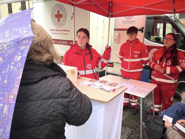 La Spezia, screening sanitario gratuito e consigli nutrizionali in Piazza Beverini grazie a Croce Rossa e Rotary Club Stella Maris La Spezia, screening sanitario gratuito e consigli nutrizionali in Piazza Beverini