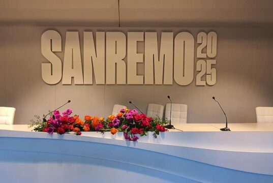 Accordo raggiunto: il Festival resta a Sanremo per altri tre anni Accordo raggiunto: il Festival resta a Sanremo per altri tre anni