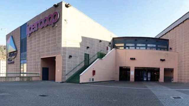 Aggredisce vigilante dopo il furto all'Aquilone: arrestato