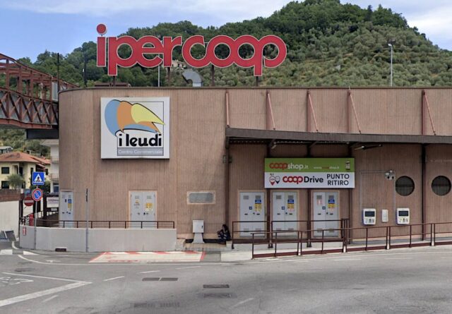 Incendio all’IperCoop di Carasco, l’intervento dei Vigili del Fuoco